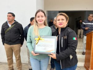 Sección 26 del SNTE reconoce a la presidenta de Matlapa, Ing. Marichuy Rivera