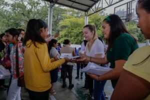 Entrega Marichuy Rivera 500 kits menstruales en Matlapa para promover salud y dignidad