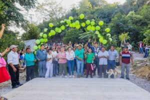 Inauguran primera obra de pavimentación en Pitzoteyo, Matlapa