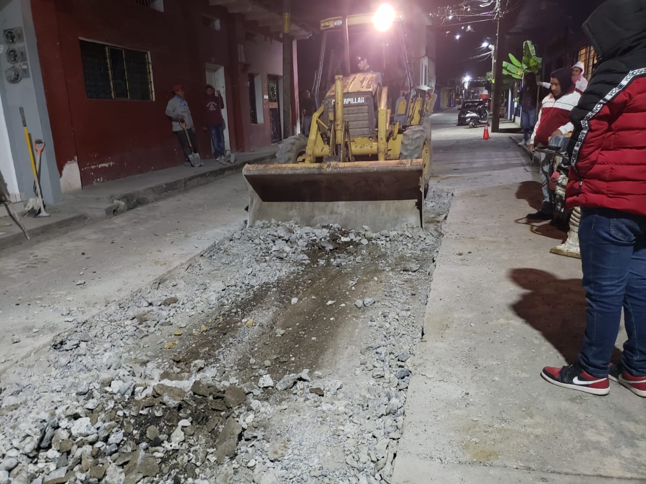 Trabajos de Bacheo Avanzan en el Barrio San Miguel - OPINION PUBLICA S.L.P.
