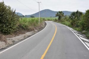 GOBIERNO ESTATAL RECONSTRUYÓ EL CAMINO A TAMBACA, EN TAMASOPO