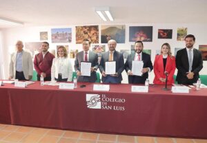 EL CONGRESO DEL ESTADO Y EL COLEGIO DE SAN LUIS FIRMAN CONVENIO DE COLABORACIÓN PARA FORTALECER LOS LAZOS ACADÉMICOS, DE CAPACITACIÓN Y PREPARAR LA CONMEMORACIÓN DE LOS 200 AÑOS DE CONSTITUCIONALISMO EN SLP