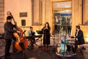 Concierto de jazz en explanada de la BPU, para galardonadas con el Doctorado Honoris Causa de la UASLP