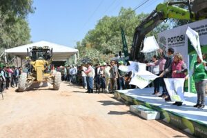 INICIA RICARDO GALLARDO PAVIMENTACIÓN DE AVENIDA REFORMA AGRARIA EN SOLEDAD