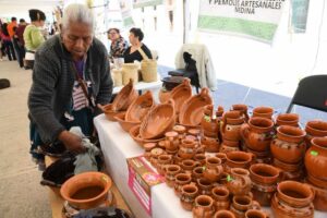 GOBIERNO ESTATAL FORTALECE LA ECONOMÍA ARTESANAL EN SLP