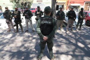 Dos presuntos son detenidos por guardia civil estatal,  con unidades en estatus irregular 