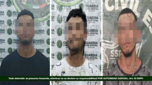 Tres hombres son detenidos por guardia civil estatal, tras asegurarles armas blancas