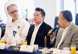 ANTE DIRECTIVOS DE CANACO, EL DIP. CUAUHTLI BADILLO DESTACA EL COMPROMISO DEL PODER LEGISLATIVO CON EL DESARROLLO ECONÓMICO DE SLP