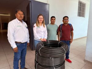 Entregan mangueras para mejorar acceso al agua en Zacayo