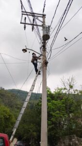 Avanza mejora del alumbrado público en Matlapa