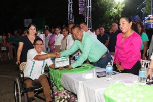 Premian en Tamazunchale la vocación docente con reconocimientos municipales 2025