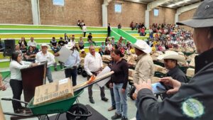 Trabajadores del Campo de Charcas Reciben Apoyo de RGC