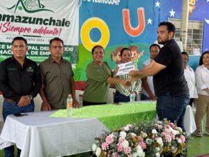 Tamazunchale impulsa el empleo con exitosa jornada laboral