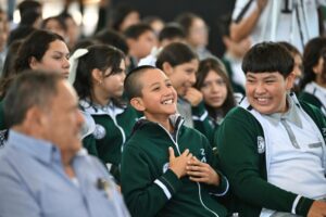 Modernizan secundarias y refuerzan apoyo a estudiantes potosinos