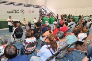 ENTREGA GOBIERNO ESTATAL TINACOS A FAMILIAS POTOSINAS