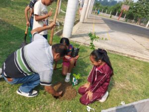 Entregan 100 plantas a escuelas de Mecachiquico por  Día del Medio Ambiente