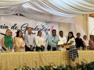 Adelaido Cabañas apadrina generación del COBACH Mecatlán