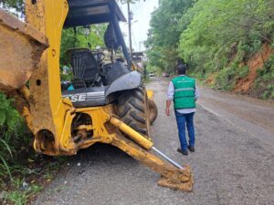 Continúa limpieza y mantenimiento en el camino Los Tamarindos – Tezapotla