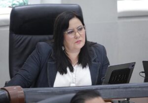 PIDEN MAYOR VIGILANCIA PARA EVITAR QUE LOS COMERCIOS DE ALIMENTOS EN LA VÍA PÚBLICA, TIREN LOS DESECHOS EN LA RED DE DRENAJE
