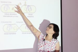 Ciencia y docencia: el compromiso de la Dra. María Cecilia Ishida en la lucha contra la resistencia antimicrobiana