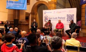 Público entusiasta en el conversatorio con “Formell y los Van Van”