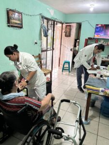 Llevan atención médica a familias afectadas en Loma Bonita