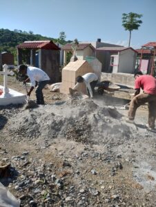 Mejoran acceso al Panteón Loma Bonita con trabajos de pavimentación