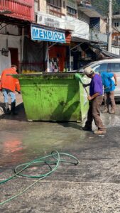 Refuerzan limpieza de contenedores para cuidar la salud pública en Tamazunchale