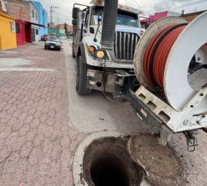 Retira INTERAPAS 70 toneladas de residuos en drenajes durante julio