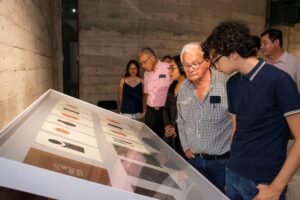 “Incisiones Pertinaces” llega al MUNI UASLP con cuatro décadas de obra gráfica del maestro Salvador Castro