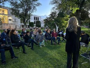 VERSOS EN EL JARDÍN: MICRÓFONO ABIERTO PARA POETAS