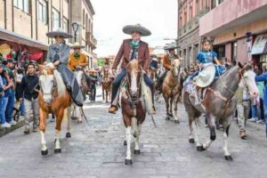 ENCABEZA RICARDO GALLARDO DESFILE CONMEMORATIVO DE LA INDEPENDENCIA DE MÉXICO