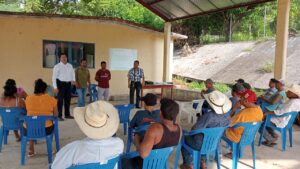 Capacitan a productores de piloncillo en Cuixcuatitla para fortalecer su economía