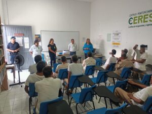 Tamazunchale impulsa salud emocional en el CERESO con talleres para adultos mayores