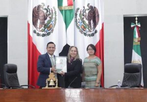 INTEGRANTES DE GRUPOS Y REPRESENTACIONES PARLAMENTARIAS DEL CONGRESO DEL ESTADO RECONOCEN AVANCES IMPORTANTES EN TEMAS DE SEGURIDAD SOCIAL, INVERSIÓN, SEGURIDAD PÚBLICA Y EDUCACIÓN, EN CUATRO AÑOS DE GOBIERNO ESTATAL.