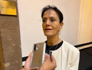 Regidora Adriana Urbina se abstiene en Cabildo sobre sentencia del TEJA por falta de información jurídica y técnica