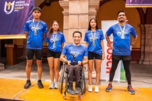 UASLP fortalece integración con Medio Maratón 2025 y da a conocer playera y medalla de su edición 42