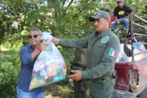 RICARDO GALLARDO ENVÍA MÁS AYUDA A FAMILIAS DE ÉBANO