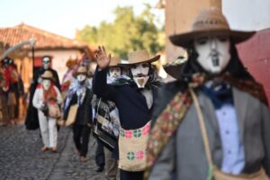 PÁTZCUARO VIBRA CON EL XANTOLO: MÚSICA, COLOR Y TRADICIÓN