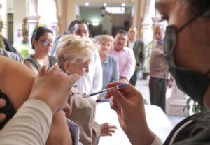 ANTE LA LLEGADA DE LA TEMPORADA INVERNAL, HACEN UN LLAMADO A LA POBLACIÓN PARA QUE SE APLIQUEN VACUNAS CONTRA COVID E INFLUENZA