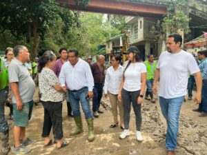 Gobierno del Estado y Ayuntamiento refuerzan operativo de limpieza en zonas afectadas