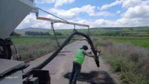 GOBIERNO ESTATAL AVANZA ATENCIÓN DE CAMINOS EN RAYÓN
