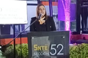 Sección 52 del SNTE rinde homenaje al Profesor Rafael Turrubiartes a diez años de su partida