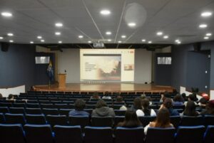 Embajada de México en Reino Unido comparte con estudiantes de la UASLP la relevancia de la comunicación en la diplomacia internacional