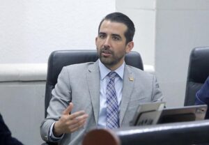 APRUEBAN REFORMAS A LA LEY PARA QUE SE ESTABLEZCAN EN LOS PLANES DE DESARROLLO ESTATAL Y MUNICIPALES, EL FORTALECIMIENTO A LA FAMILIA