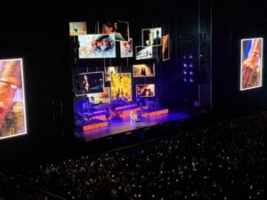 ALEJANDRO SANZ DESLUMBRA EN LA ARENA POTOSÍ CON UN CONCIERTO INOLVIDABLE