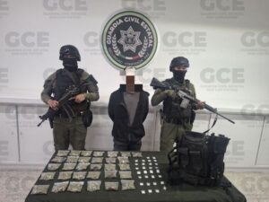 GUARDIA CIVIL ESTATAL RECUPERA VEHICULOS CON REPORTE DE ROBO Y MÁS DE 60 DOSIS DE DROGA; HAY UN DETENIDO 