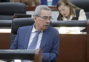 Las disposiciones administrativas no pueden estar por encima del derecho de los alumnos a portar ropa abrigadora ante el frío en SLP: Dip. Crisógono Pérez López