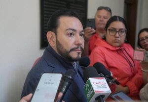 FUE FORMALIZADA LA INVITACIÓN AL RECTOR DE LA UASLP PARA UNA REUNIÓN DE TRABAJO CON LA COMISIÓN DE HACIENDA DEL ESTADO LA PRÓXIMA SEMANA: DIP. HÉCTOR SERRANO CORTÉS