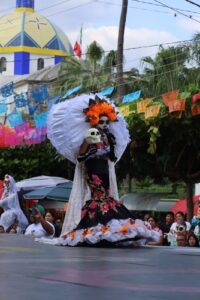 Concurso de Catrinas y Catrines enaltece Tradición de Día de Muertos